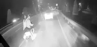Son dakika haberi | İçinde yolcu bulunan minibüse silahlı saldırı anı kamerada