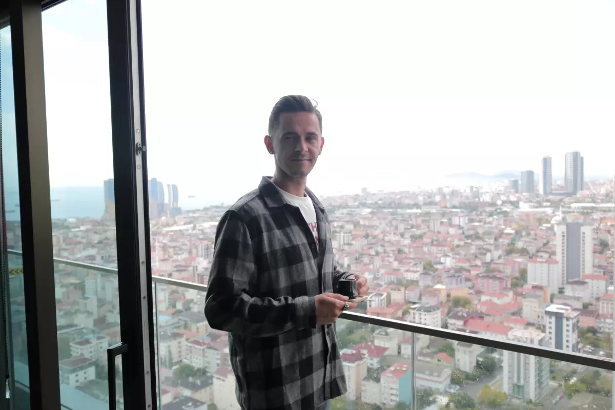 İllustrator sanatçısı ve Kitap Yazarı Aykut Demirel karma sergide. "