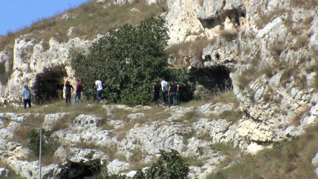 İstanbul'da 2 polisi vuran saldırganlar Başakşehir'deki mağaralarda aranıyor! Operasyona özel harekat desteği İstanbul'da 2 polisi vuran saldırganlar Başakşehir'deki mağaralarda aranıyor! Operasyona özel harekat desteği