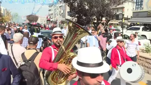 İYİ Parti Genel Başkanı Akşener, esnafı ziyaret etti