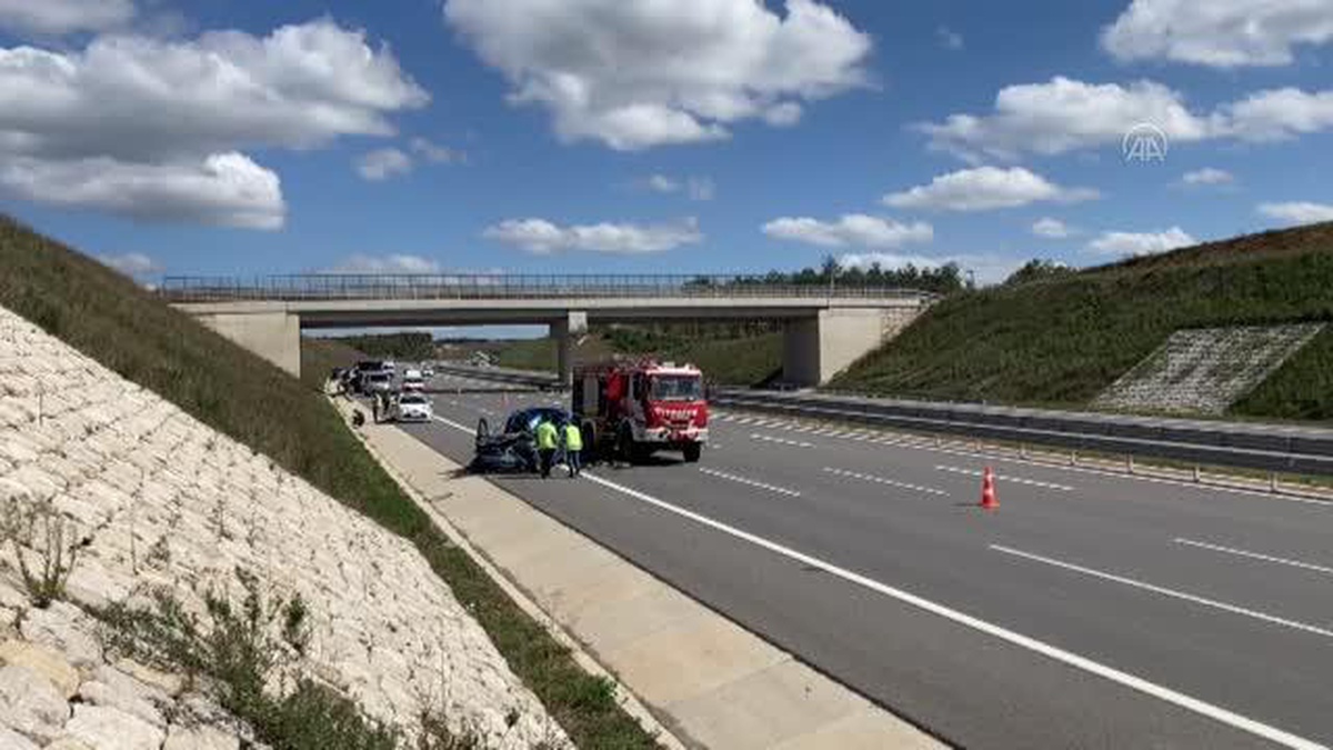 Kocaeli\'de kamyona çarpan hafif ticari araçtaki 2 kardeş öldü