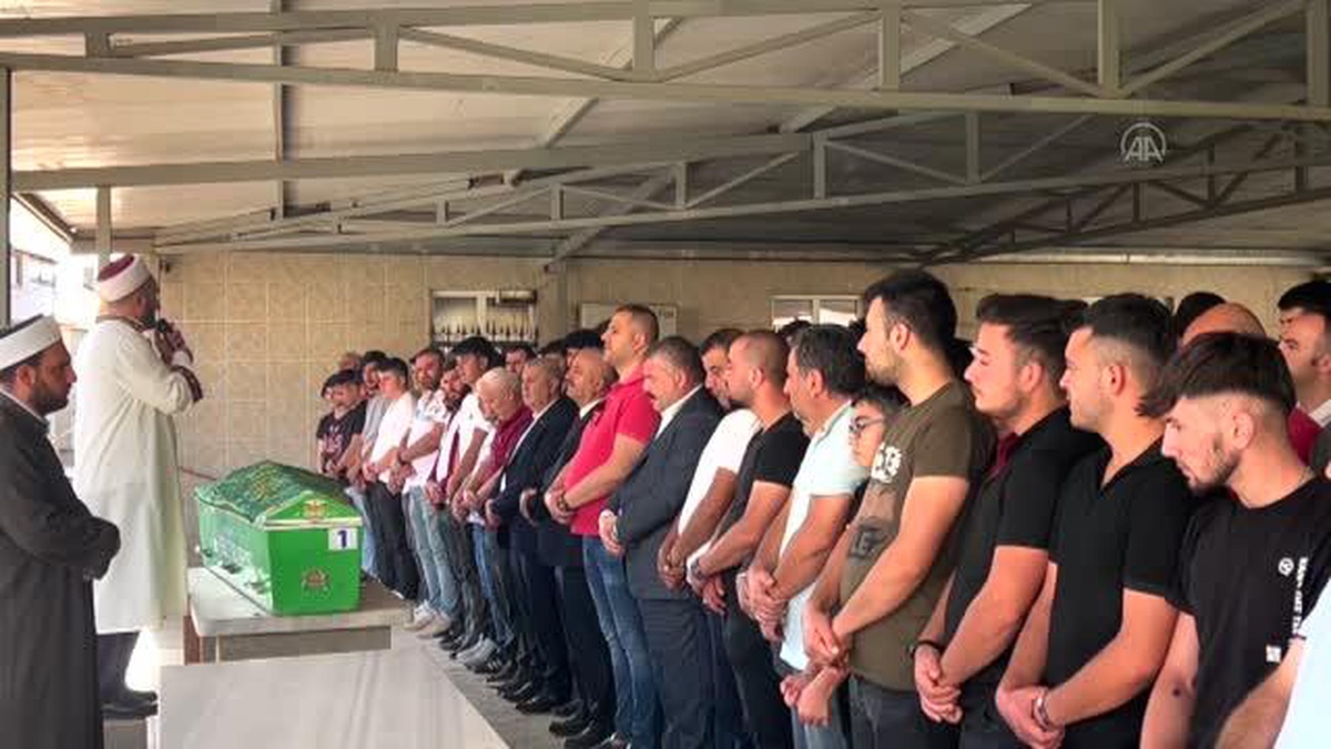 Kocaeli\'de kayalıklardan düşerek ölen genç toprağa verildi