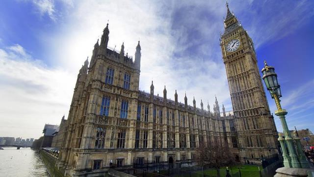 Kraliçe Elizabeth için tüm ülke saygı duruşunda bulundu! Çanları çalmayan Big Ben için soruşturma açıldı