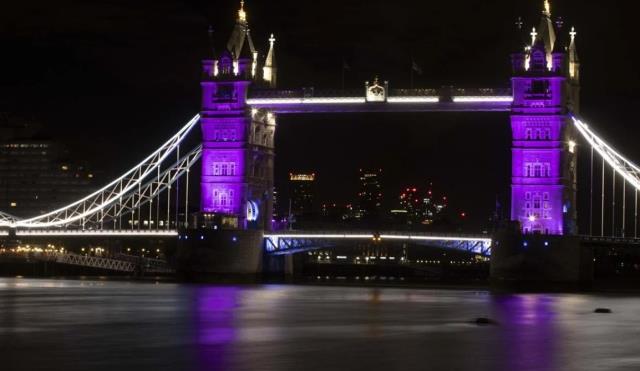 Kraliçe Elizabeth için tüm ülke saygı duruşunda bulundu! Çanları çalmayan Big Ben için soruşturma açıldı