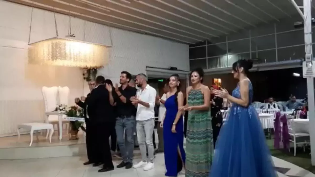 Ödemişspor\'un Eski Kalecisi, Gelin Çiçeğini Havada Yakaladı