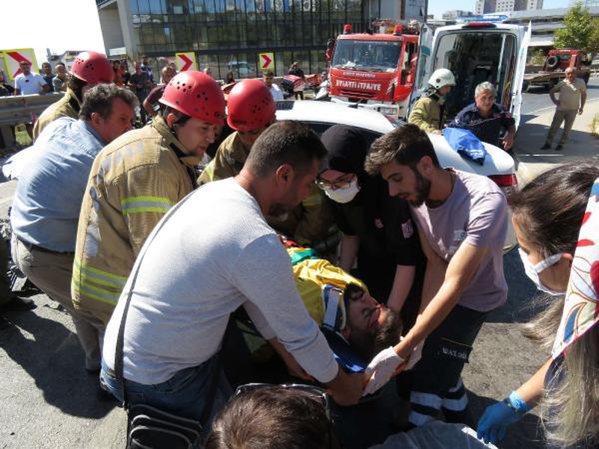 Pendik\'te kaza yapan oğlunun kurtarılmasını gözyaşları içinde izledi