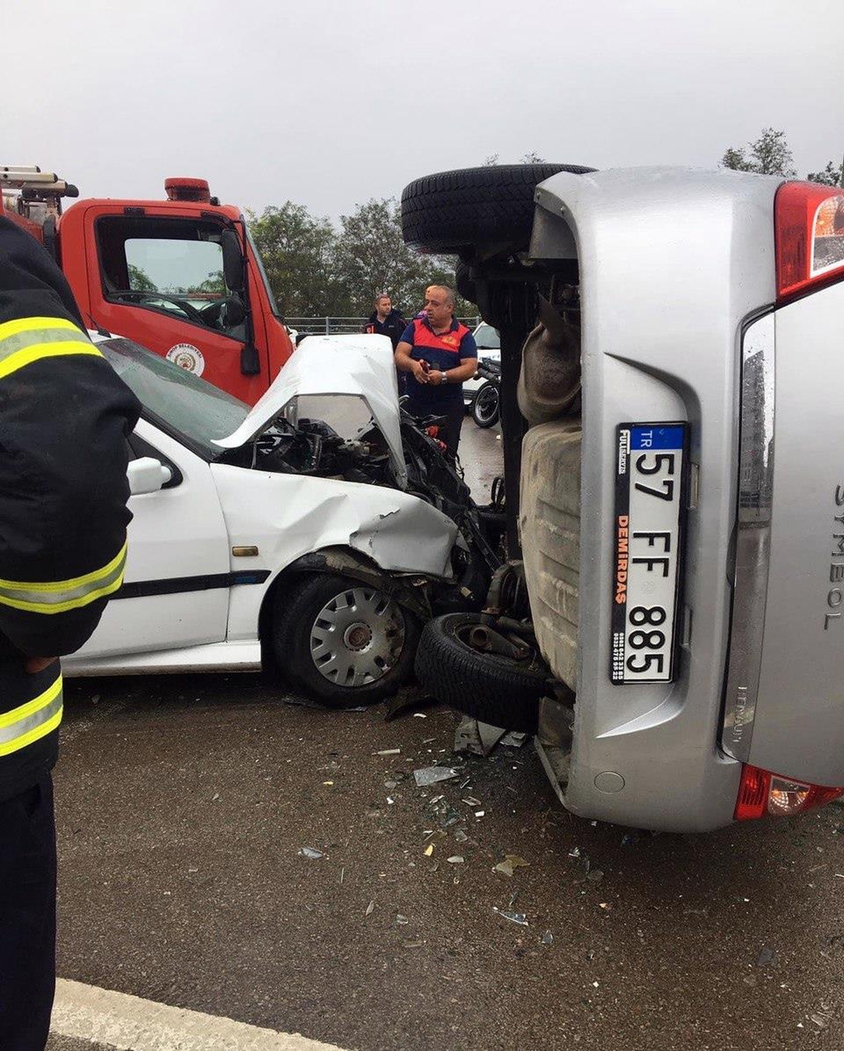 Sinop\'ta iki otomobilin çarpıştığı kazada 2 kişi yaralandı