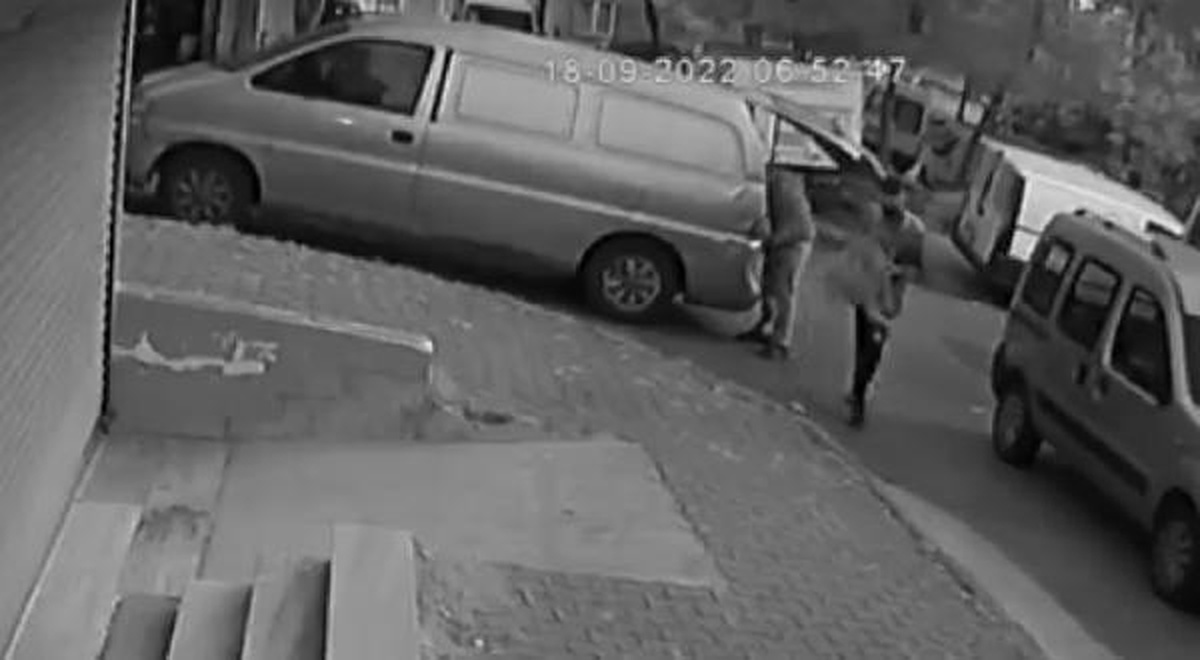 Sultangazi\'de çekçekli hırsızlık kamerada