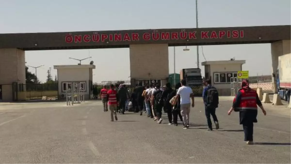 Suriyelerin ülkelerine gönülle geri dönüşleri sürüyor