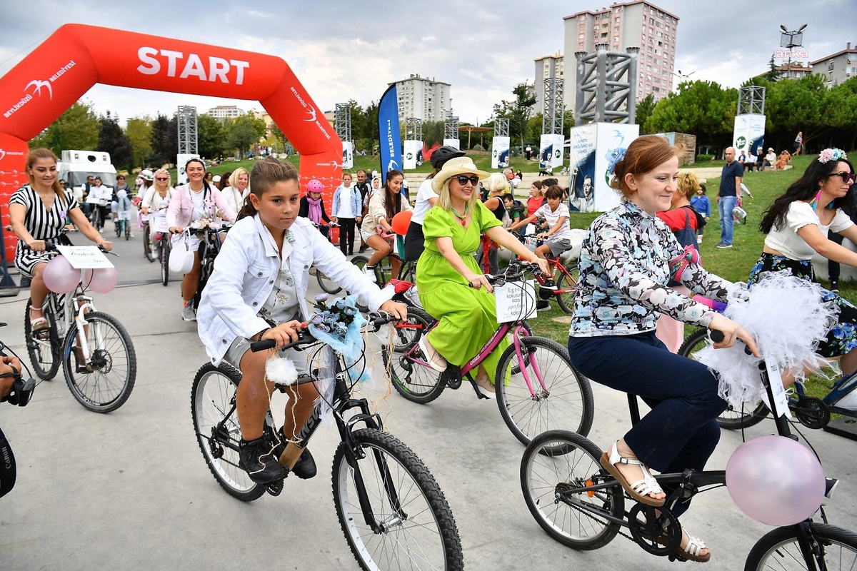 \'Süslü Kadınlar\' Beylikdüzü\'nde Pedal Çevirdi