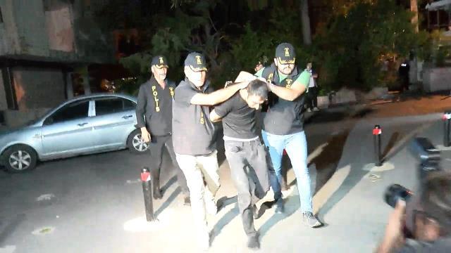 2 kişiyi öldürüp 2 polisi de vuran saldırganın aynı gece bir cinayeti daha ortaya çıktı 2 kişiyi öldürüp 2 polisi de vuran saldırganın aynı gece bir cinayeti daha ortaya çıktı