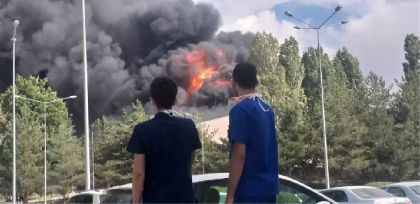 Son dakika haberi | Atatürk Üniversitesi yemekhanesinde yangın (2)