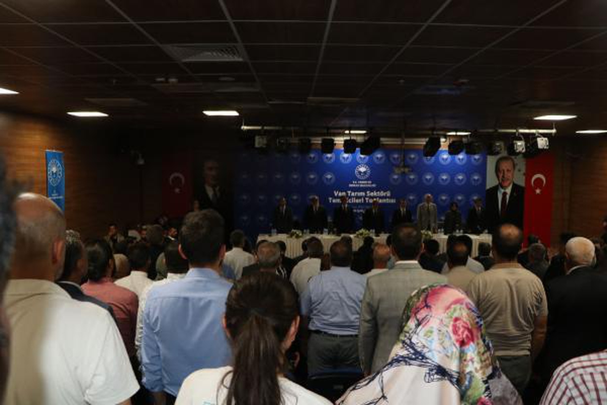 Bakan Kirişci, Pakistan\'a giden yardım trenini uğurladı (3)