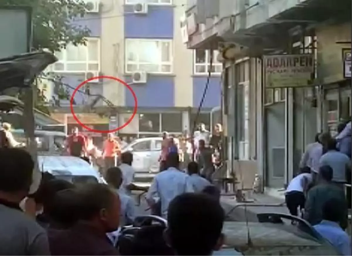 Son dakika haberleri | Barışmak için buluşup taşlı, sopalı, sandalyeli kavga ettiler; o anlar kamerada