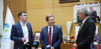 Belarus'un Ankara Büyükelçisi Rybak'tan Sakarya Büyükşehir Belediye Başkanı Yüce'ye ziyaret