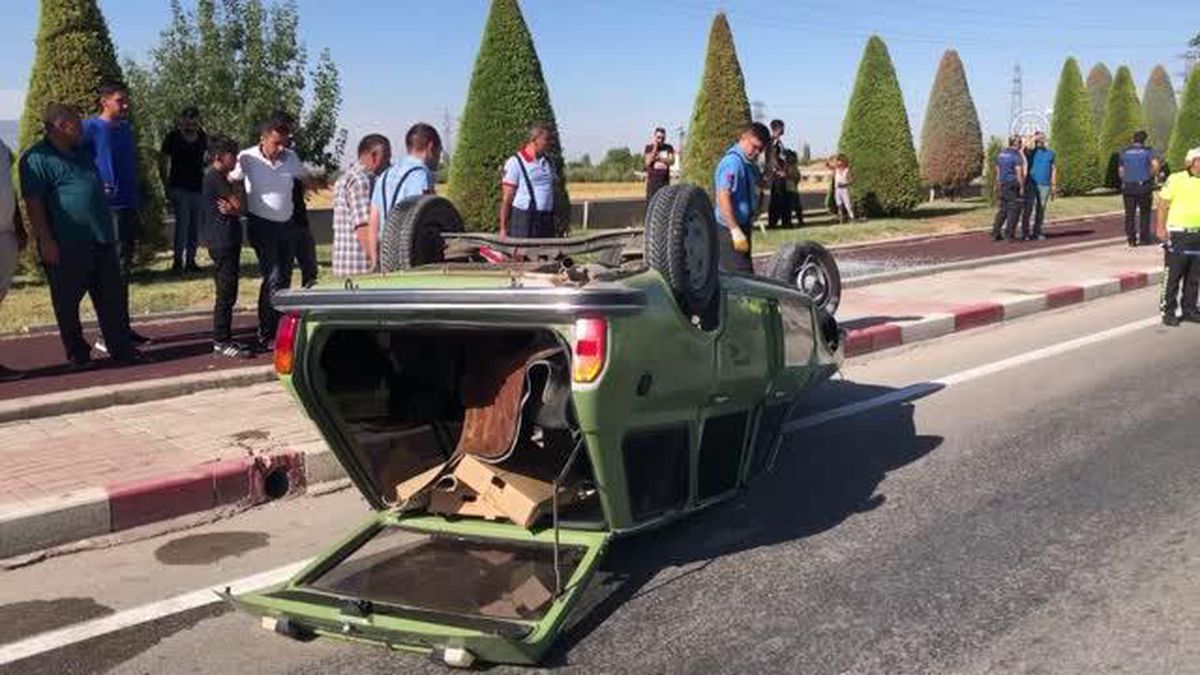 Karaman'da devrilen otomobilin sürücüsü yaralandı
