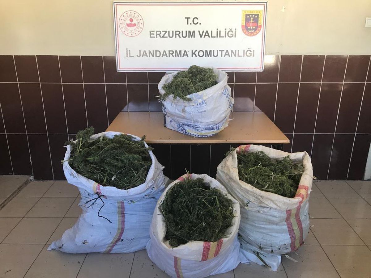 Erzurum\'da menfezde çuval içerisinde uyuşturucu ele geçirildi