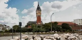 Fransa'dan göçmenlere kaya parçası ile engel!