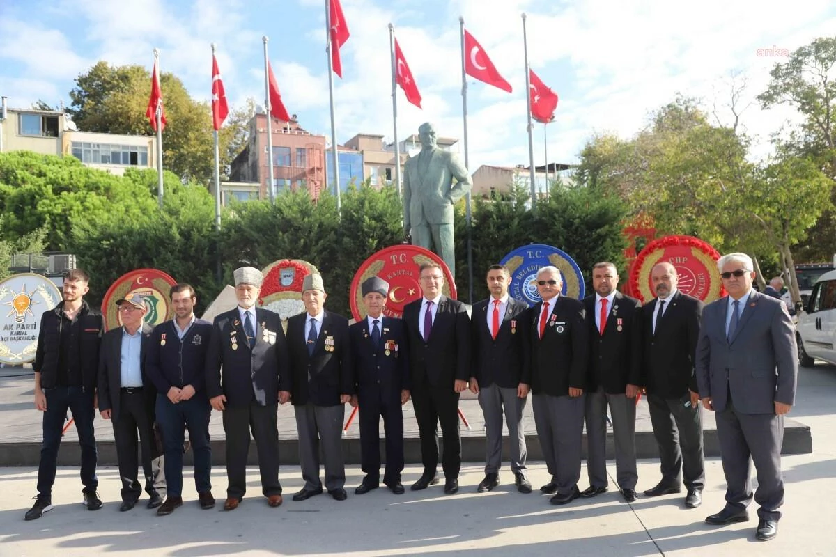 Gaziler Günü Dolayısı ile Kartal\'da Atatürk Anıtı\'na Çelenk Sunuldu