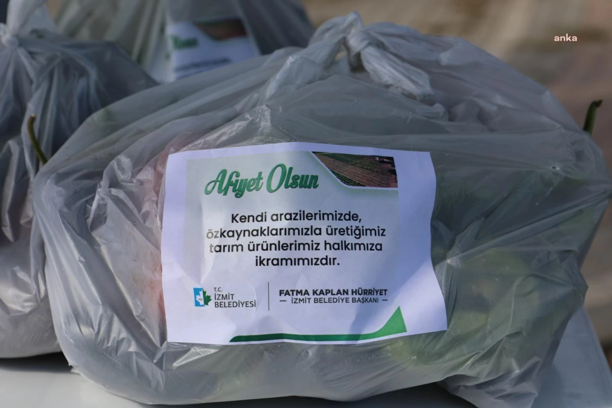 İzmit Belediyesi, Kendi Ürettiği Sebzeleri Vatandaşlara Dağıtmaya Devam Ediyor