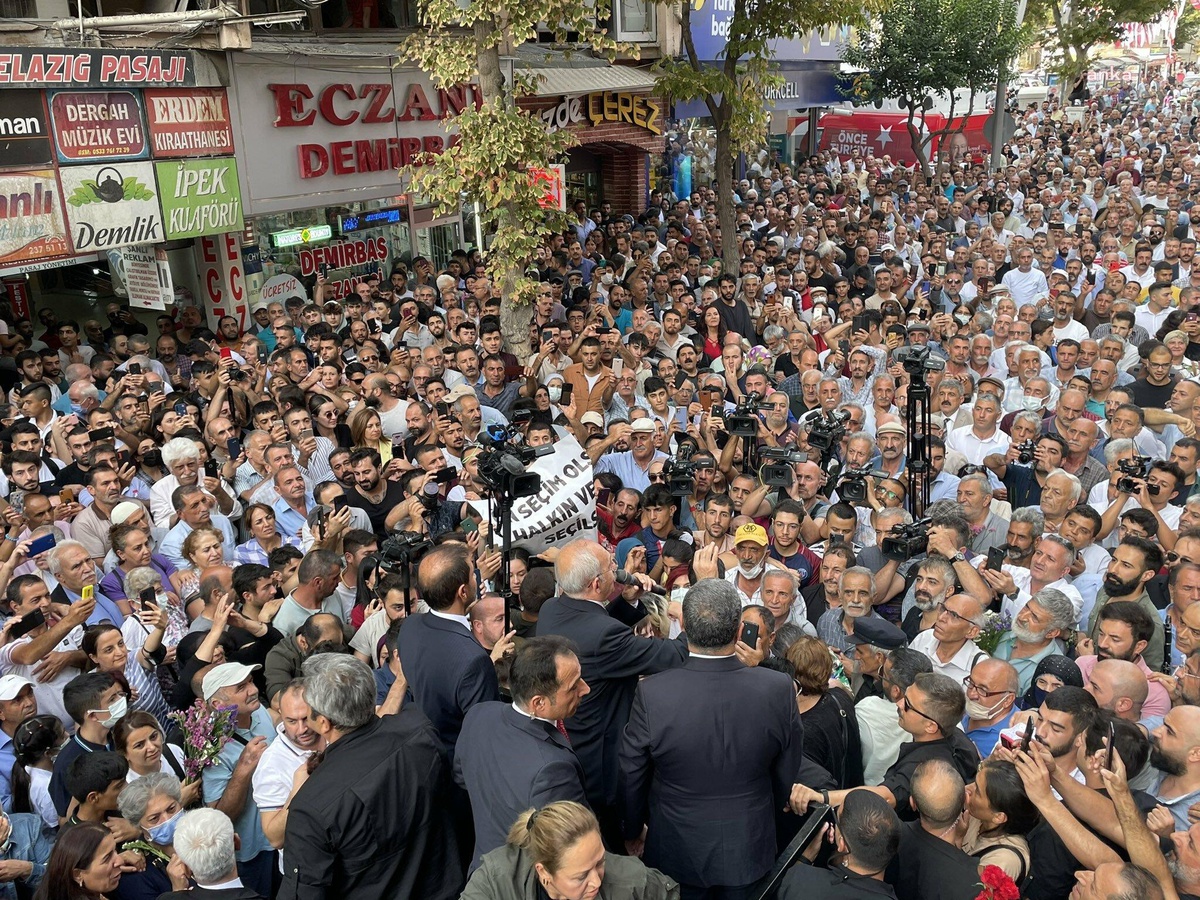 Kılıçdaroğlu: Gençliğimin Şehri Elazığ\'da Bizi Bağrına Basan Halkımıza Teşekkür Ederim. İnadına Büyüteceğiz Bu Birlikteliği
