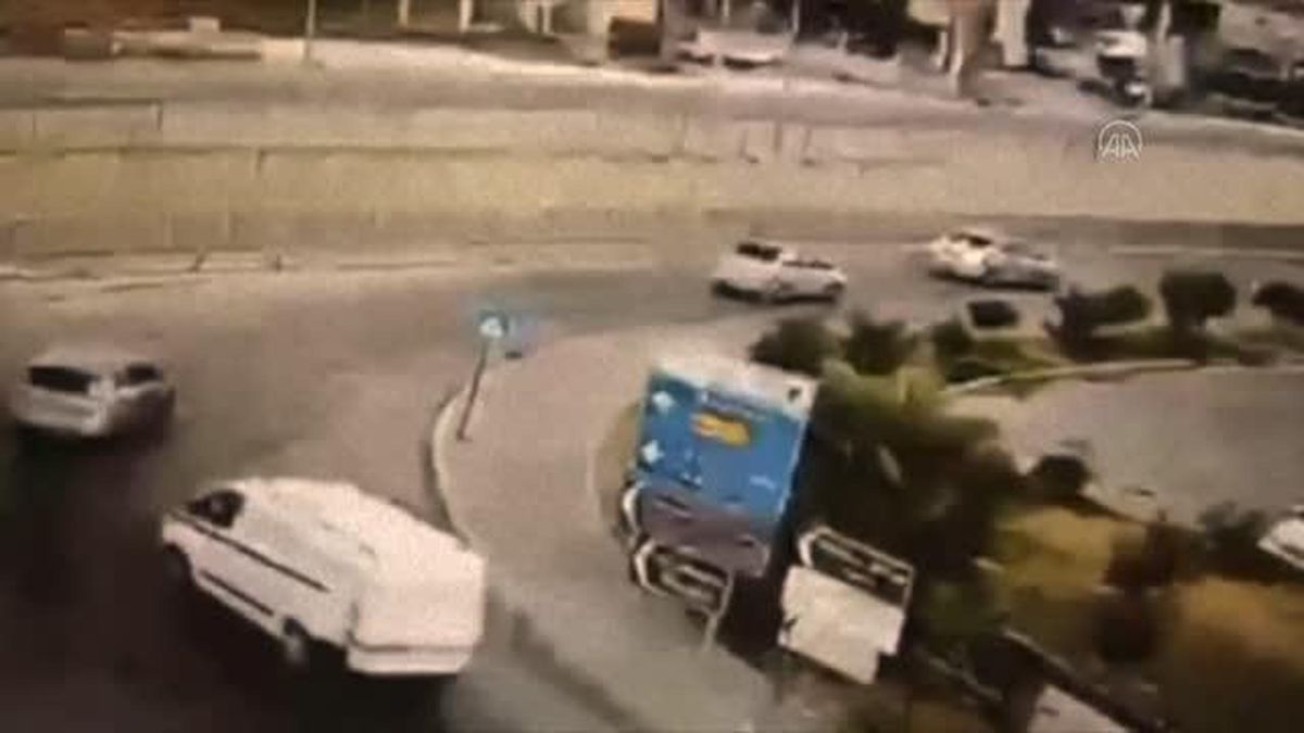 Hatay'da kovalamaca sonucu durdurulan araçta 450 bin uyuşturucu hap ele geçirildi