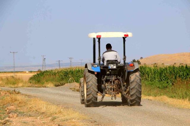 Köyden çıkarmadığı traktörüne İstanbul ve Erzincan'dan 6 ceza geldi