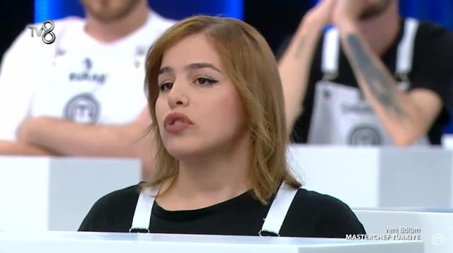 MasterChef'te tansiyon yükseldi! Fatma Nur, şeflerin önünde tartıştığı Barış'a gözdağı verdi MasterChef'te tansiyon yükseldi! Fatma Nur, şeflerin önünde tartıştığı Barış'a gözdağı verdi