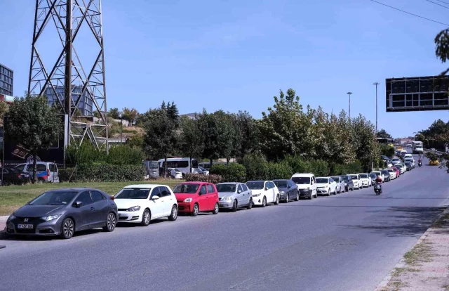 Kuyumcukent'te otopark aidatına yüzde 120 zam geldi! Çalışanlar araçlarını yol kenarlarına park etti