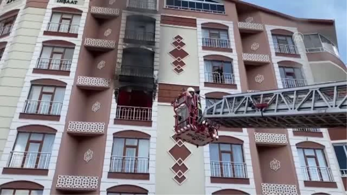 Kırşehir\'de yangın çıkan apartmanda mahsur kalanları itfaiye kurtardı