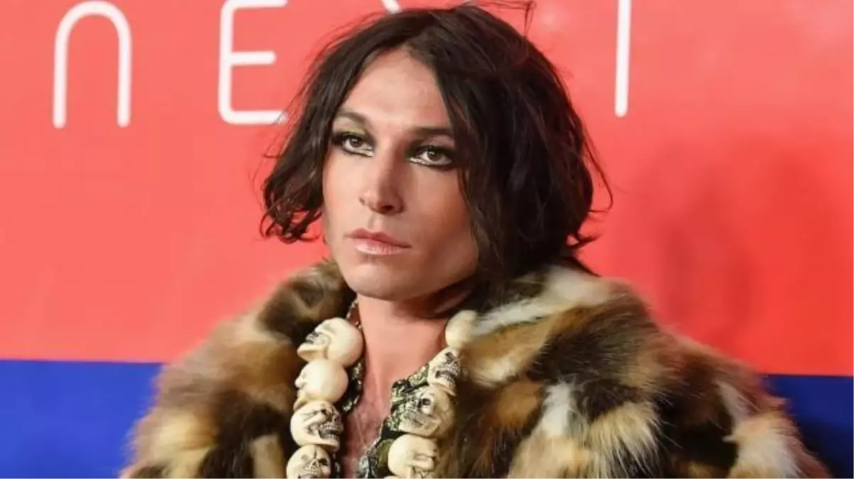 Akıl sağlığı sorunları yaşadığını duyuran ünlü oyuncu Ezra Miller, şimdi de kendisini "Mesih" ilan etti