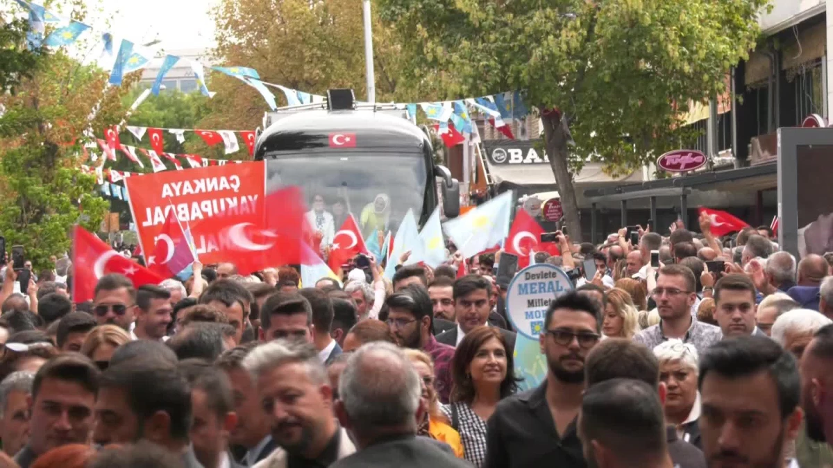 Akşener, Erdoğan Sorusu Üzerine Gülümsemekle Yetindi