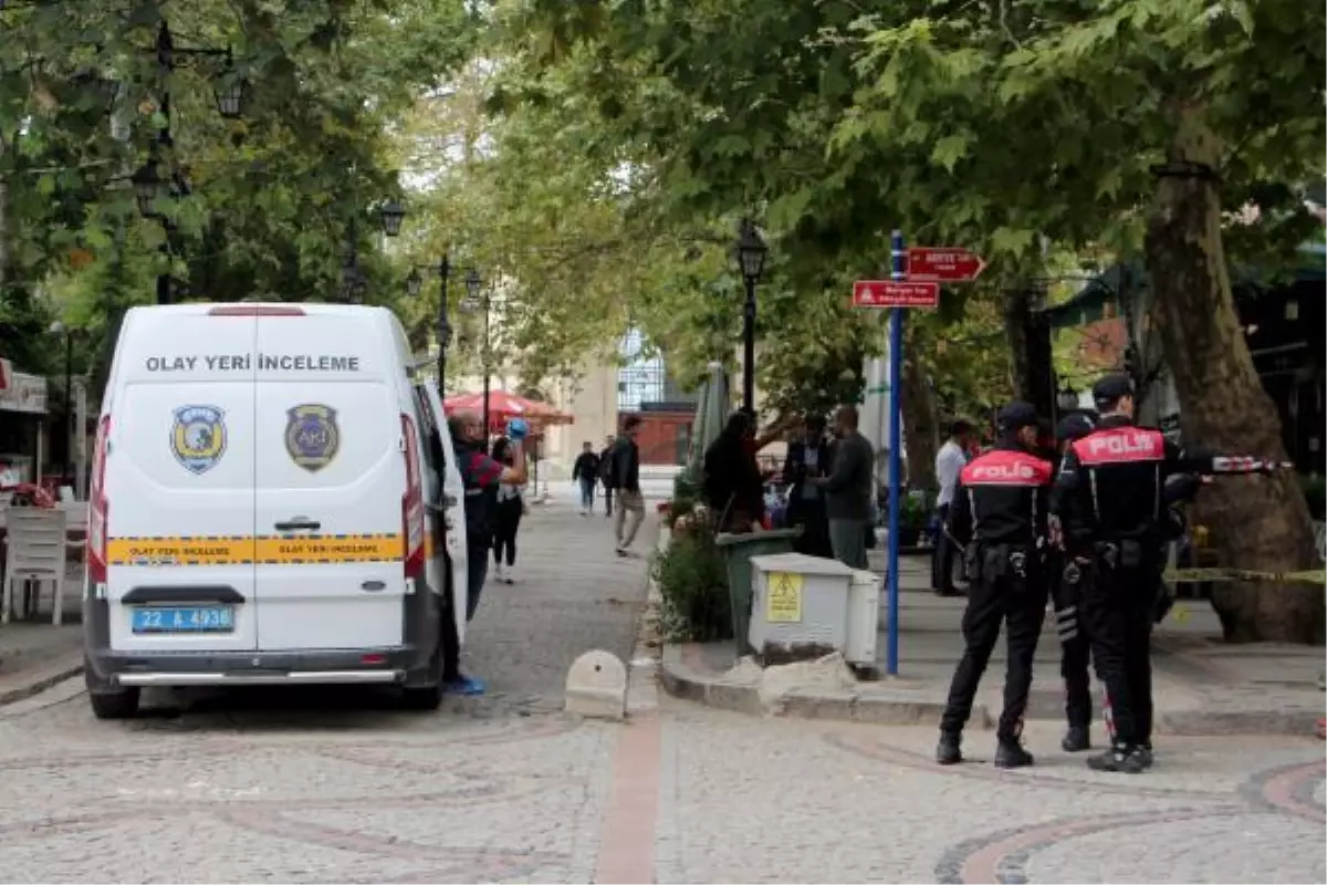 Kafede karşılaştığı husumetlisini ayağından vurdu