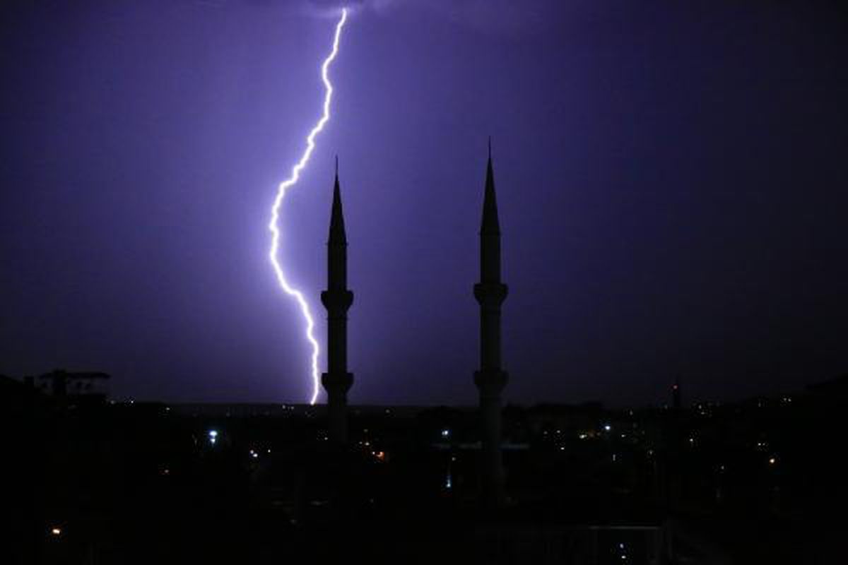 Malatya haber: Malatya\'da şimşekler geceyi aydınlattı