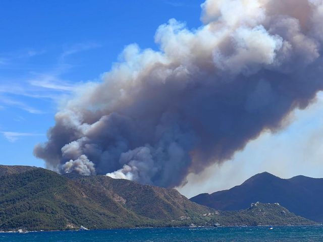 Muğla gündem haberi | Marmaris'te orman yangını başladı Muğla gündem haberi | Marmaris'te orman yangını başladı