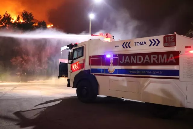 Muğla gündem haberi... Marmaris'teki orman yangınına müdahale karadan devam ediyor