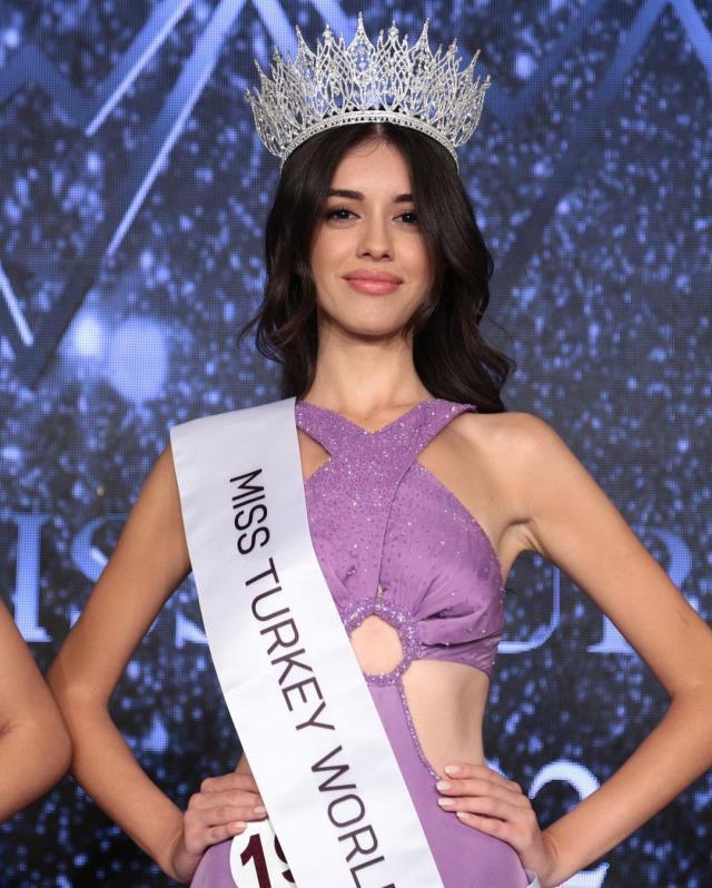 Miss Turkey 2022 birincisi Nursena Say, pozlarıyla adından söz ettirdi