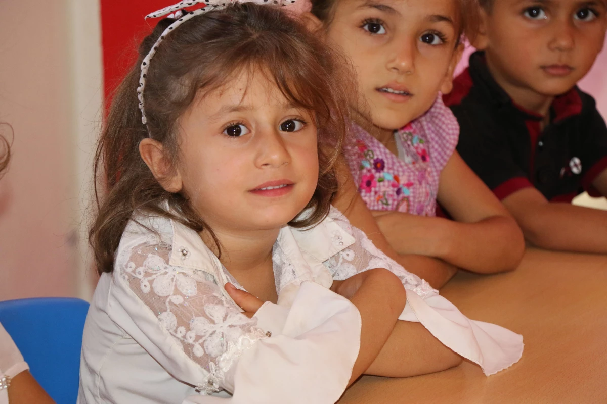 Suriyeli ve Türk yardım dernekleri Rasulayn\'da anaokulu açtı