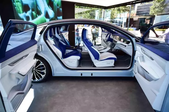 Vatandaşlar TOKİ gibi yerli otomobil için de kolaylık istiyor! TOGG'un 'Konsept Akıllı Cihazı' Galatport'da görücüye çıktı