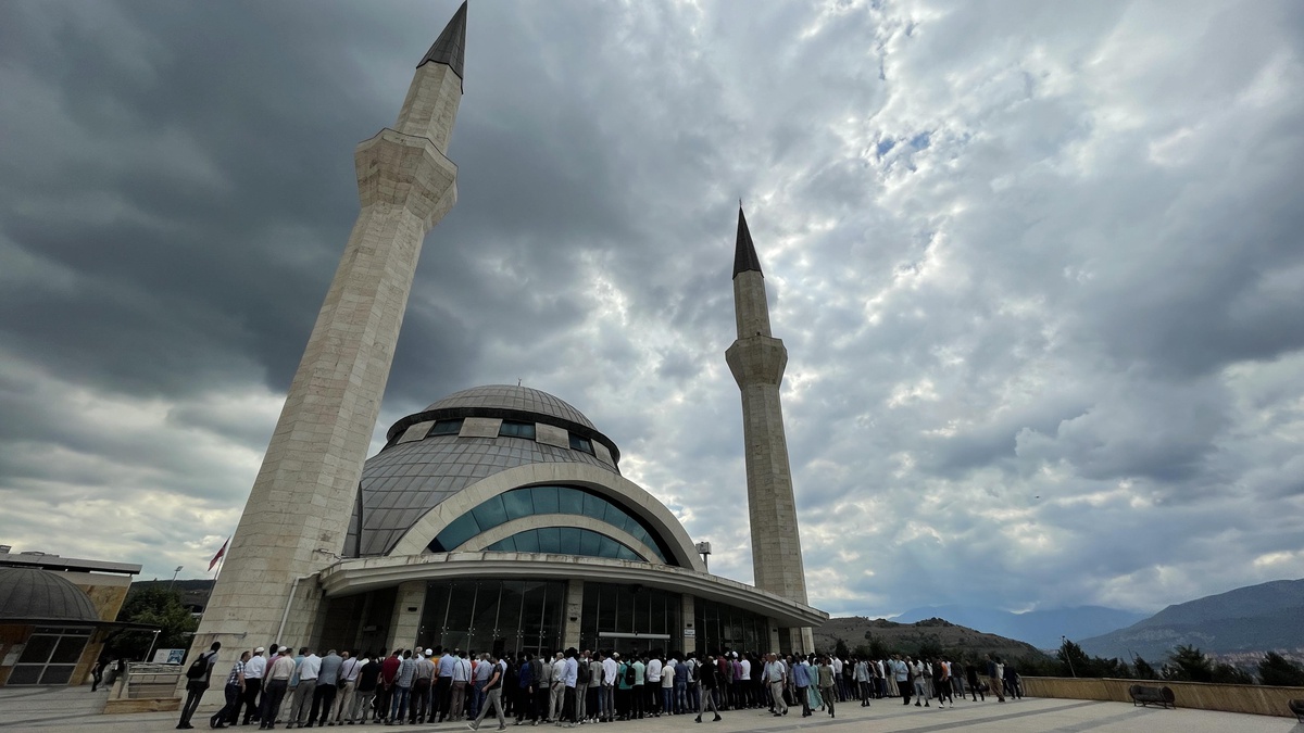 Üniversite öğrenimi gördüğü Karabük\'te vefat eden Çadlı öğrencinin cenazesi toprağa verildi