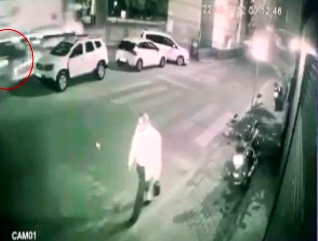 Takla atan aracın içinden burunları bile kanamadan çıktılar