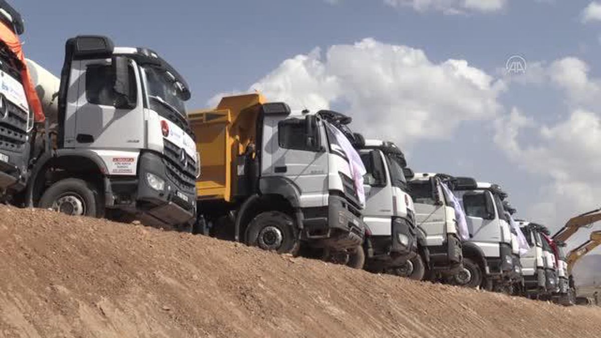 Bakan Karaismailoğlu, Siirt-Pervari Yolu Temel Atma Töreni\'ne katıldı