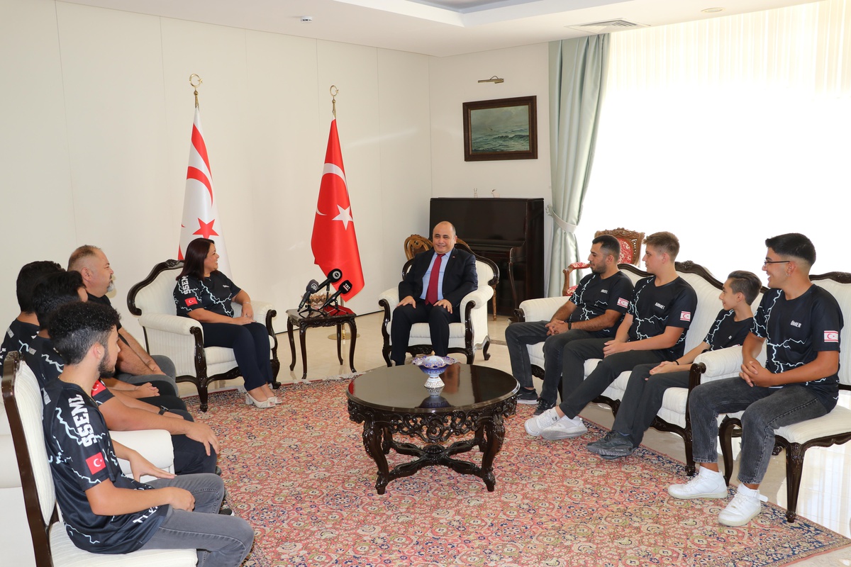 Büyükelçi Başçeri, TEKNOFEST\'te ödül alan KKTC\'li lise öğrencilerini kabul etti