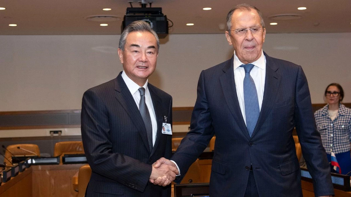 Çin Dışişleri Bakanı Rus Mevkidaşı ile Görüştü