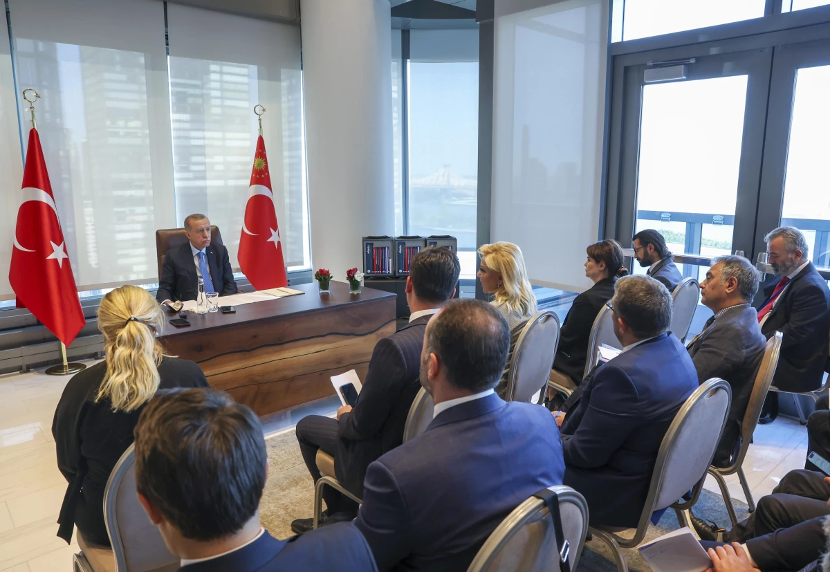 Cumhurbaşkanı Erdoğan, New York\'taki Türkevi\'nde gazetecilere konuştu: (1)