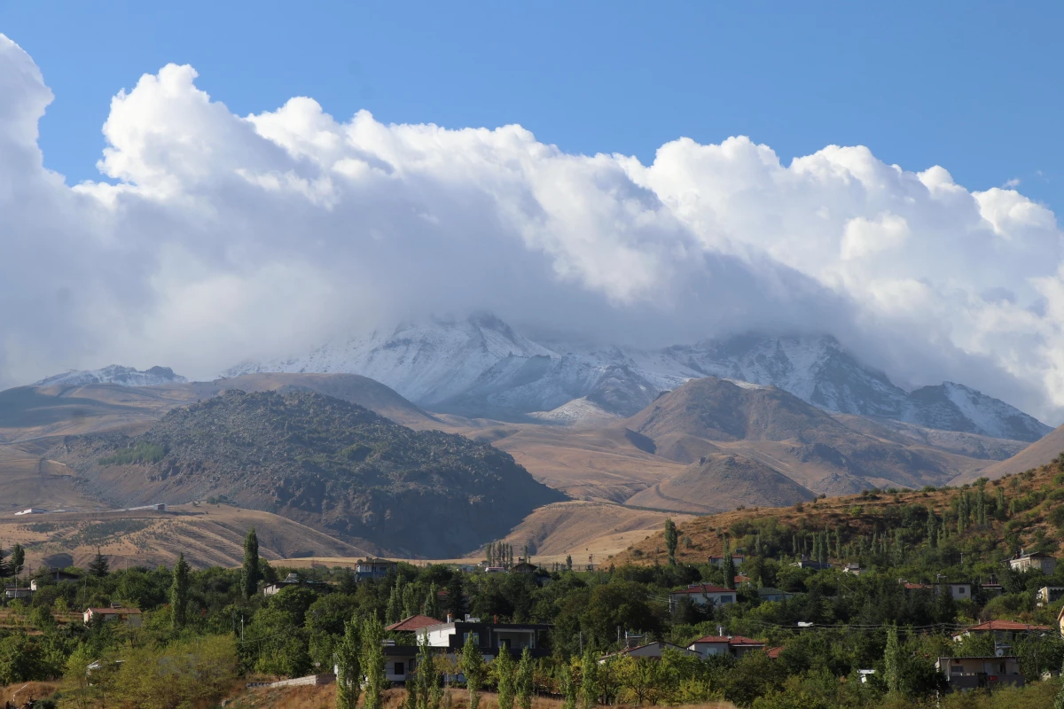 Erciyes Dağı\'na kar yağdı