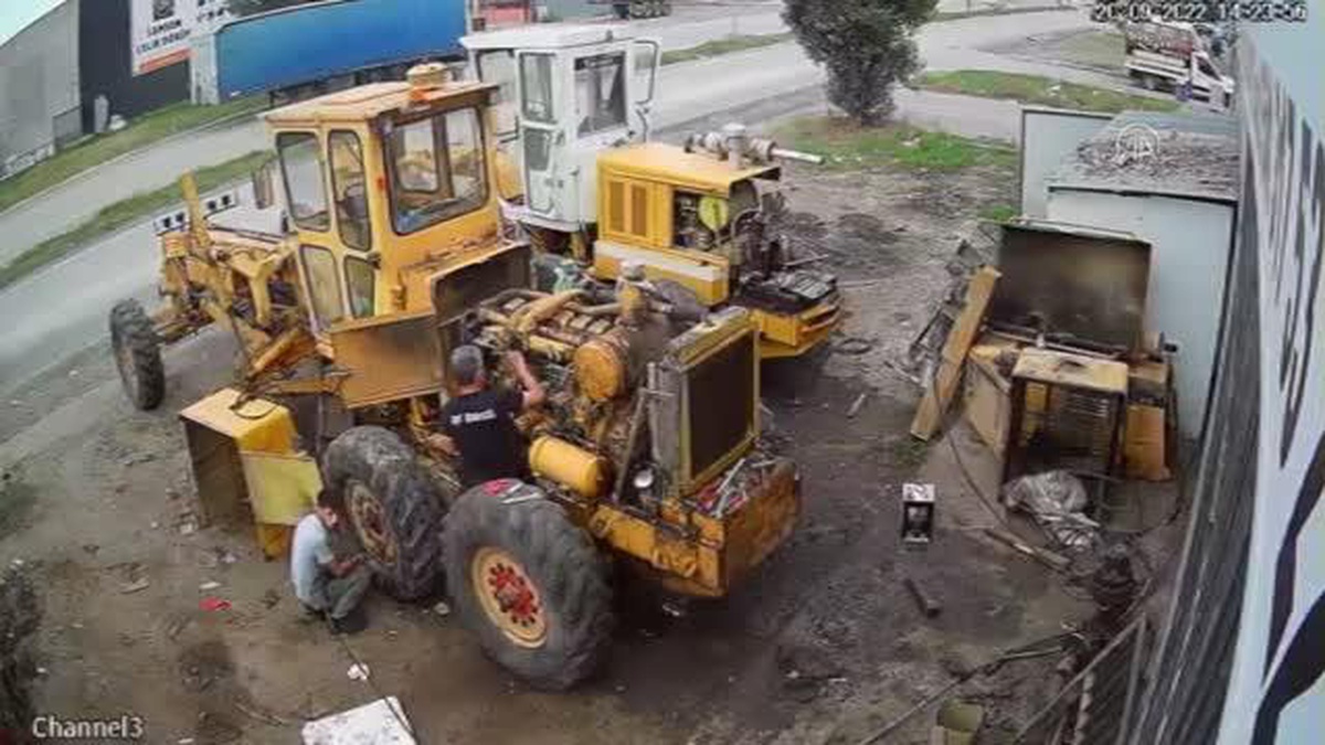 Samsun\'da bir işçi hava bastığı lastiğin patlaması sonucu ağır yaralandı