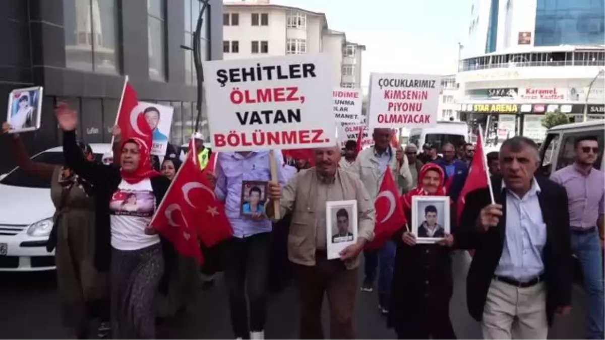 Van\'da HDP İl Başkanlığı önünde eylem yapan ailelerin sayısı 34\'e yükseldi