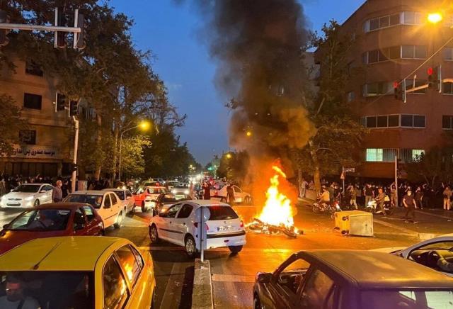 İran'da gerçekleşen Mahsa Amini eylemleri tüm dünyaya yayılıyor