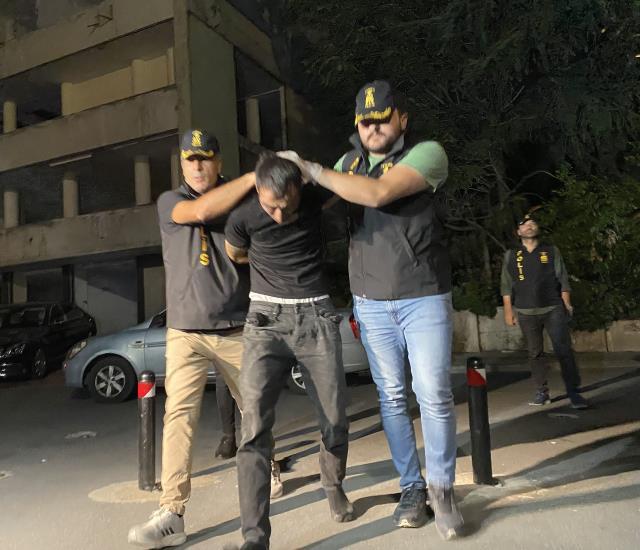 İstanbul'da 3 kişiyi öldürüp kimlik soran 2 de polisi silahla vuran Güven Güler tutuklandı İstanbul'da 3 kişiyi öldürüp kimlik soran 2 de polisi silahla vuran Güven Güler tutuklandı